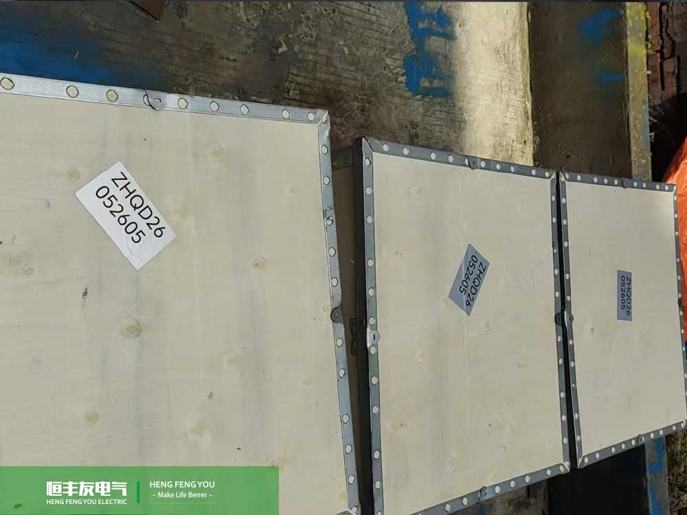 恒丰友电气出口赞比亚30台SG-25KVA<a href='https://www.hengfengyou.cn/products/p2/' target='_blank'><u>干式变压器</u></a>装箱发运现场